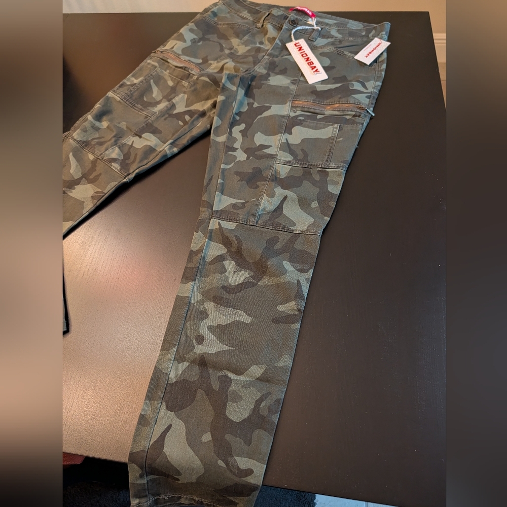 UNIONBAY Camouflage Tapered Leg Jeans SZ 11